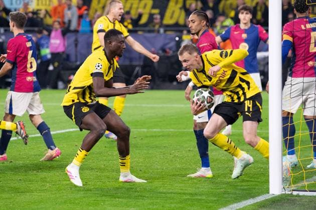 Serhou GUIRASSY (DO) erzielt per Kopfball das Tor zum 2.0, Aktion, jubelt mit Maximilian BEIER (DO), Jubel, jubeln, Freude, cheers, Fussball Champions League, Viertelfinale, Round of 8, Borussia Dortmund (DO) - FC Barcelona, Barca (Barca) 3-1 am 15.04.2025 in Dortmund Deutschland. UEFA regulations prohibit any use of photographs as image sequences and or quasi-video Â