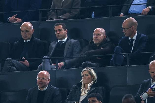15.04.2025, Fußball, UEFA Champions League, Borussia Dortmund - FC Barcelona, Barca BVB Stadion, Viertelfinale, Saison 2024 2025: DFB-Präsident Bernd Neuendorf (l-r), Dortmunds Geschäftsführer Lars Ricken, Matthias Sammer (Berater des Managements, Borussia Dortmund) und Carsten Cramer auf der Tribüne Regulations prohibit any use of photographs as image sequences and or quasi-video. Nordrhein-Westfalen Deutschland
