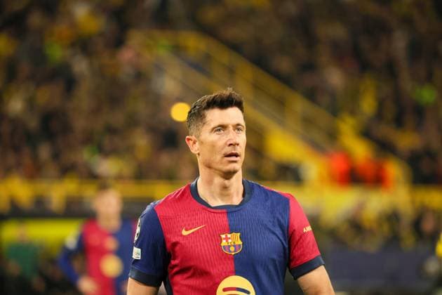 15.04.2025, xfanx, Fussball UEFA Champions League, Borussia Dortmund - FC Barcelona, Barca v.l. Robert Lewandowski (FC Barcelona) (DFL DFB REGULATIONS PROHIBIT ANY USE OF PHOTOGRAPHS as IMAGE SEQUENCES and or QUASI-VIDEO) Dortmund