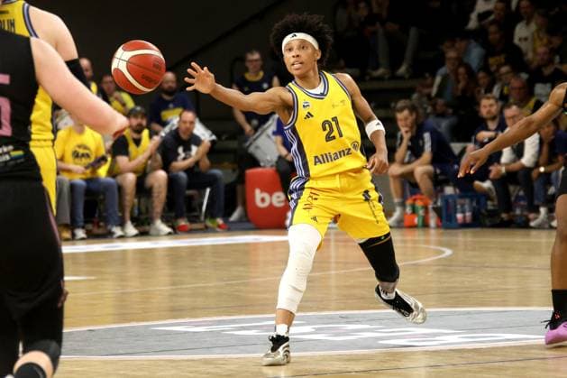 DEU, easyCredit DBBL, ALBA vs. SAARLOUIS ROYALS, 15.04.2025, Soemmeringhalle, Berlin, DEU, easyCredit DBBL, ALBA vs. SAARLOUIS ROYALS, im Bild Deeshyra Thomas (ALBA Berlin 21) Foto: Juergen Engler nordphoto GmbH