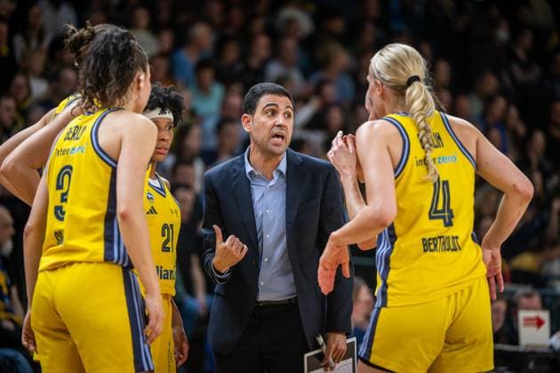 Basketball Berlin 15.04.2025 Saison 2024 2025 Toyota Damen Basketball Bundesliga Playoff Halbfinale Spiel 5 Alba Berlin - Saarlouis Royals Cristo Cabrera (Alba, Trainer)