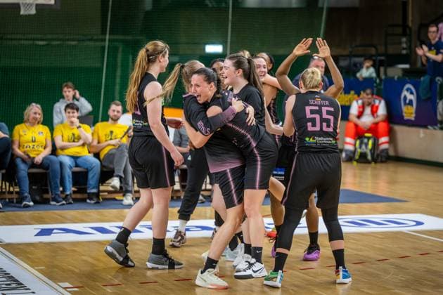 Basketball Berlin 15.04.2025 Saison 2024 2025 Toyota Damen Basketball Bundesliga Playoff Halbfinale Spiel 5 Alba Berlin - Saarlouis Royals Saarlouis gewinnt Spiel 4 Magaly Meynadier (Saarlouis, No.05) Jessika Schiffer (Saarlouis, No.55) und andere