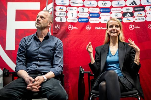 15.04.2025 - 1. FC Nürnberg Nuernberg FCN Club - Medientermin Pressetermin - Jubiläum 125 Jahre 1. FC Nürnberg - Präsentation Aktivitäten - ThHa - xthxhax - Niels Rossow ( Vorstand Strategie & Marketing 1. FC Nürnberg FCN ) neben Katharina Fritsch (Leitung Unternehmenskommunikation 1. FC Nürnberg FCN )