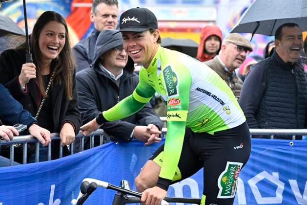 Ronde van Limburg 2025 - Men Elite TONGEREN, BELGIUM - APRIL 16 : Reynders Jens (BEL) of Wagner Bazin WB pictured during the 77th edition of the Ronde van Limburg, an UCI Individual Road cycling, Rad, Radsport, Strasse race with start in Hasselt and finish in Tongeren after 178,6 km, organized by Flanders Classics on April 16, 2025 in Tongeren, Belgium, 16 04 2025 ( Motor driver Verfaillie Kenny (BEL) - Tongeren Belgium Copyright: xJanxDexMeuleneirx