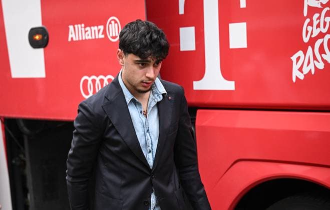 FUSSBALL CHAMPIONS LEAGUE SAISON 2024 2025 Viertelfinal Rueckspiel Inter Mailand - FC Bayern Muenchen 15.04.2025 Ankunft FC Bayern Muenchen am Mannschaftshotel in Mailand, Aleksandar Pavlovic