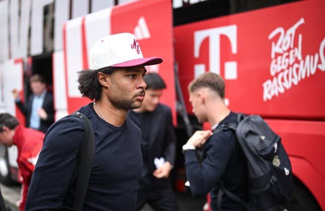 FUSSBALL CHAMPIONS LEAGUE SAISON 2024 2025 Viertelfinal Rueckspiel Inter Mailand - FC Bayern Muenchen 15.04.2025 Ankunft FC Bayern Muenchen am Mannschaftshotel in Mailand, Serge Gnabry