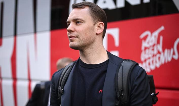 FUSSBALL CHAMPIONS LEAGUE SAISON 2024 2025 Viertelfinal Rueckspiel Inter Mailand - FC Bayern Muenchen 15.04.2025 Ankunft FC Bayern Muenchen am Mannschaftshotel in Mailand, Torwart Manuel Neuer