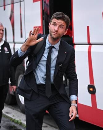 FUSSBALL CHAMPIONS LEAGUE SAISON 2024 2025 Viertelfinal Rueckspiel Inter Mailand - FC Bayern Muenchen 15.04.2025 Ankunft FC Bayern Muenchen am Mannschaftshotel in Mailand, Thomas Mueller