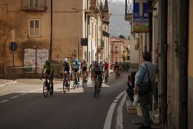 The pack rides during the Giro d™Abruzzo, stage from Tocco da Casauria to Penne (138 km) - Abruzzo - Wednesday, April 16, 2025. - cycling .  Copyright: xMarcoxAlpozzi LaPressex