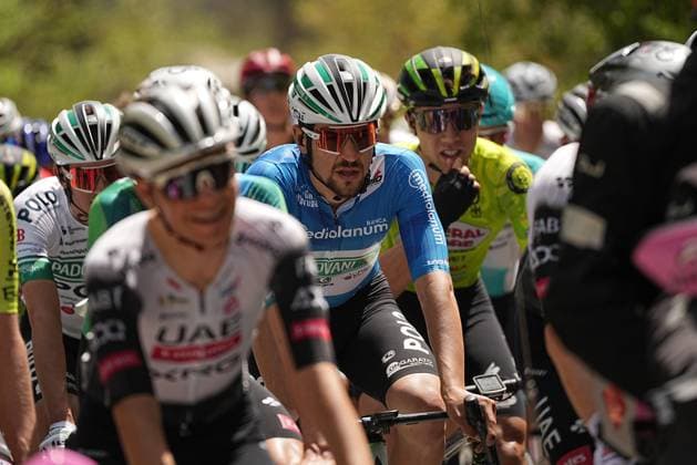 The pack rides during the Giro d™Abruzzo, stage from Tocco da Casauria to Penne (138 km) - Abruzzo - Wednesday, April 16, 2025. - cycling .  Copyright: xMarcoxAlpozzi LaPressex
