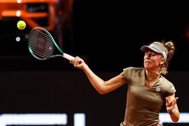 Im Bild Magdalena Frech Magdalena Frech POL vs Sara Errani ITA GER, Porsche Tennis Grand Prix GP Stuttgart 2025, WTA500, 16.04.2025 GER, Porsche Tennis Grand Prix GP Stuttgart 2025, WTA500, 16.04.2025 Stuttgart Copyright: xEibner-Pressefoto RogerxBuerkex EP