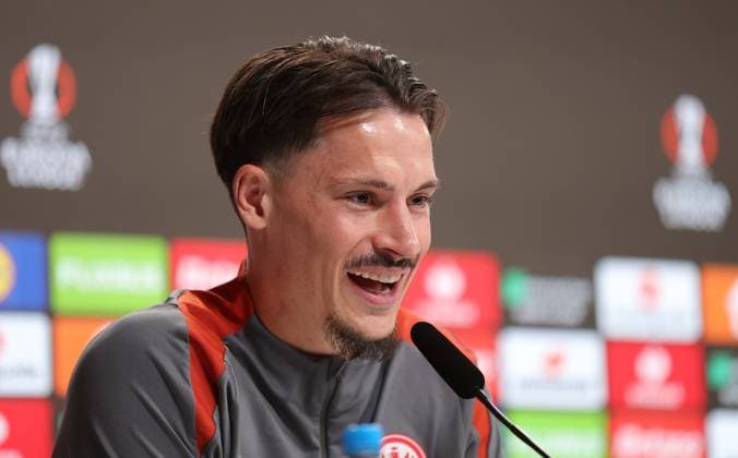 . - Eintracht Frankfurt press conference, PK, Pressekonferenz Eintracht Frankfurt v Tottenham Hotspur, UEFA Europa League, Quarter Final, 2nd Leg, Deutsche Bank Park, Frankfurt, Germany. - 16th April 2025. (C) Daniel Weir Crystal Pix Robin Koch of Eintracht Frankfurt during his pre match press conference ahead of the UEFA Europa League Quarter Final 2nd Leg match between Eintracht Frankfurt v Tottenham Hotspur. - Eintracht Frankfurt Press Conference, Eintracht Frankfurt v Tottenham Hotspur, UEFA Europa League, Quarter Final, 2nd Leg, Deutsche Bank Park, Frankfurt, Germany. - 16th April 2025. (C) Daniel Weir Crystal Pix Frankfurt Deutsche Bank Park GERMANY Copyright: xDanielxWeirx CP_Frankfurt_Press_Conference_22