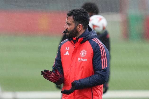 Manchester United, ManU FC Training Manchester United head coach Ruben Amorim during the Manchester United FC Training ahead of the Europa League Quarter-Final 2nd leg, at Carrington Training Centre, Manchester, England, United Kingdom on 16 April 2025 Credit: Jake Kirkman Every Second Media Editorial use only. All images are copyright Every Second Media Limited. No images may be reproduced without prior permission. Copyright: xIMAGO EveryxSecondxMediax ESM-1422-0020 JakexKirkmanx xEveryxSecondxMediax
