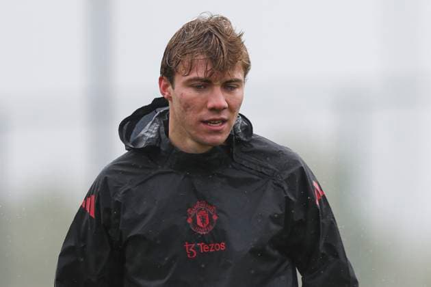 Manchester United, ManU FC Training Rasmus Hojlund of Manchester United during the Manchester United FC Training ahead of the Europa League Quarter-Final 2nd leg, at Carrington Training Centre, Manchester, England, United Kingdom on 16 April 2025 Credit: Jake Kirkman Every Second Media Editorial use only. All images are copyright Every Second Media Limited. No images may be reproduced without prior permission. Copyright: xIMAGO EveryxSecondxMediax ESM-1422-0029 JakexKirkmanx xEveryxSecondxMediax