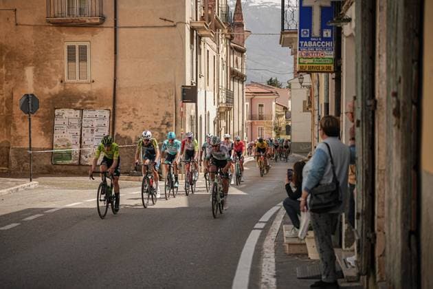 The pack rides during the Giro d™Abruzzo, stage from Tocco da Casauria to Penne (138 km) - Abruzzo - Wednesday, April 16, 2025. - cycling .  Copyright: xMarcoxAlpozzi LaPressex