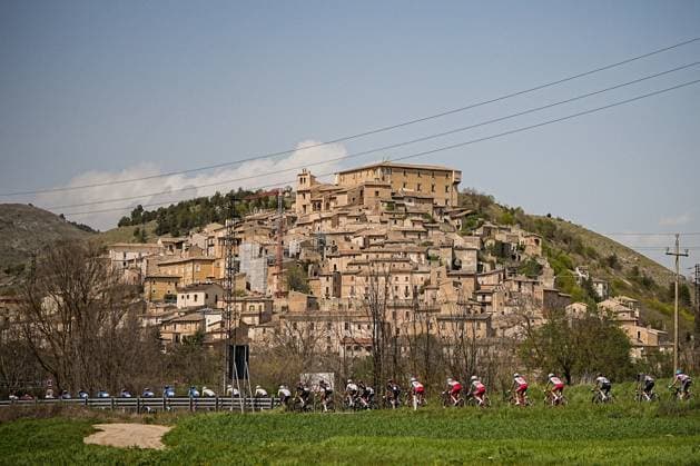 The pack rides during the Giro d™Abruzzo, stage from Tocco da Casauria to Penne (138 km) - Abruzzo - Wednesday, April 16, 2025. - cycling .  Copyright: xMarcoxAlpozzi LaPressex