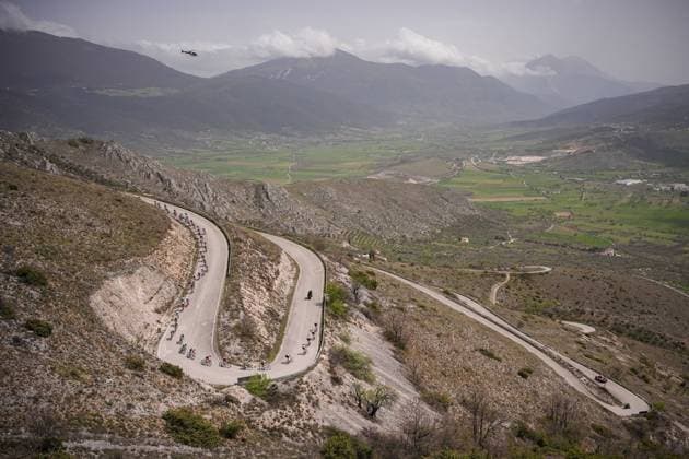 The pack rides during the Giro d™Abruzzo, stage from Tocco da Casauria to Penne (138 km) - Abruzzo - Wednesday, April 16, 2025. - cycling .  Copyright: xMarcoxAlpozzi LaPressex