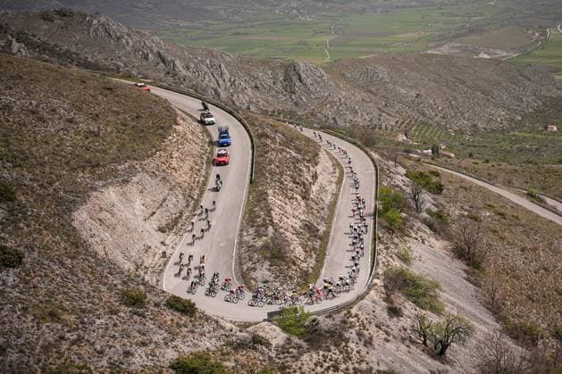 The pack rides during the Giro d™Abruzzo, stage from Tocco da Casauria to Penne (138 km) - Abruzzo - Wednesday, April 16, 2025. - cycling .  Copyright: xMarcoxAlpozzi LaPressex