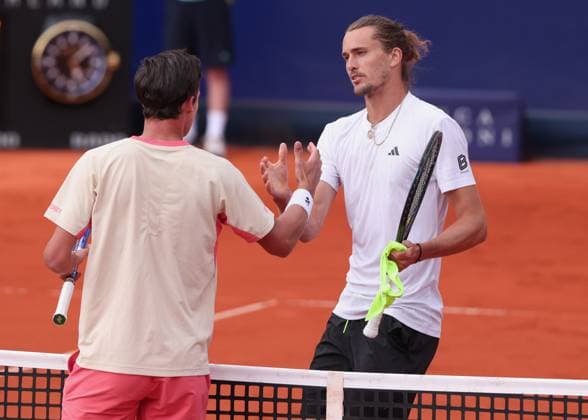 L-R. Daniel Altmaier gratuliert dem Sieger Alexander Zverev Tennis - BMW Open 2025 - ATP, Tennis Herren 500 - MTTC Iphitos - Munich - - Germany - 16 April 2025. Copyright: xJuergenxHasenkopfx