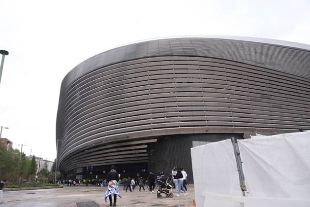 UEFA Champions League soccer match Real Madrid vs Arsenal at Santiago Bernabeu stadium in Madrid. Spain 16 April 2025 Thousands or fans of Real Madrid wait for the team arrive to Santiago Bernabeu stadium 900 Cordon Press  900 CordonxPress LOF - Real Madrid vs Arsenal