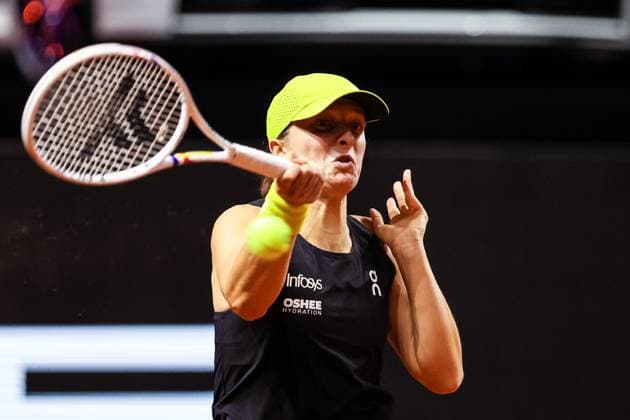 im Bild Iga Swiatek Jana Fett CRO vs Iga Swiatek POL GER, Porsche Tennis Grand Prix GP Stuttgart 2025, WTA500, 16.04.2025 GER, Porsche Tennis Grand Prix GP Stuttgart 2025, WTA500, 16.04.2025 Stuttgart Copyright: xEibner-Pressefoto RogerxBuerkex EP