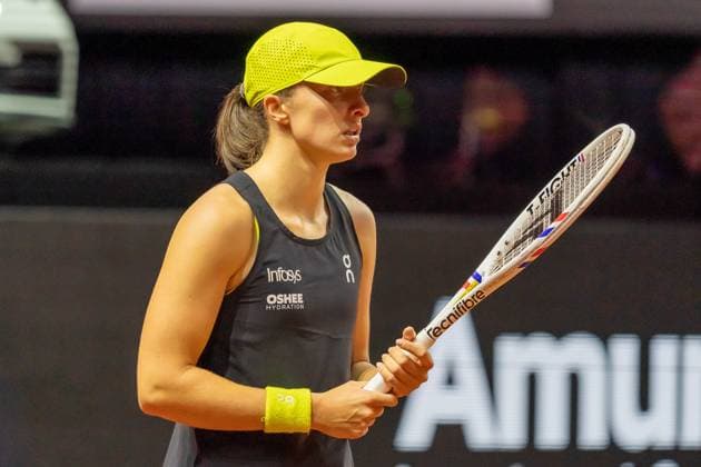 Iga Swiatek besiegt ihre Gegener Jana Fett in zwei Saetzen, Jana Fett vs. Iga Swiatek, Tennis, Porsche Tennis Grand Prix, Center Court, Einzel Frauen, Achtelfinale, Spielzeit 2025, 16.04.2025, Jana Fett vs. Iga Swiatek, Tennis, Porsche Tennis Grand Prix, Center Court, Einzel Frauen, Achtelfinale, Spielzeit 2025, 16.04.2025, Stuttgart Copyright: xEibner-Pressefoto EdwardxCheungx EP_ECG