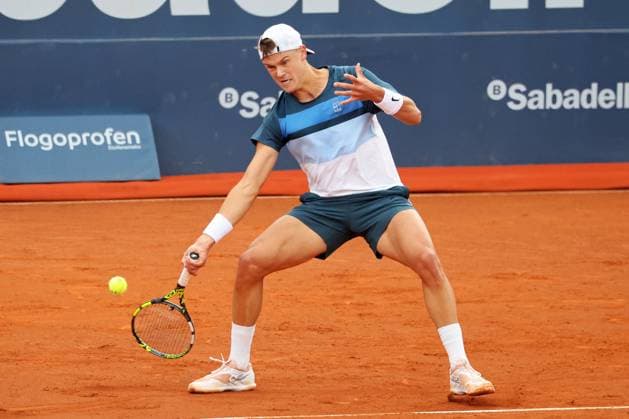 Barcelona Open Banc Sabadell 2025 - Day Three Holger Rune plays during the match against Sebastian Baez on Day Three of the Barcelona Open Banc Sabadell, 72nd Conde de Godo Trophy, at the Real Club Tennis Barcelona 1899, in Barcelona, Spain, on April 16, 2025. Barcelona Barcelona Spain  Copyright: xUrbanandsportx originalFilename:urbanandsport-runevbae250416_np8bT.jpg