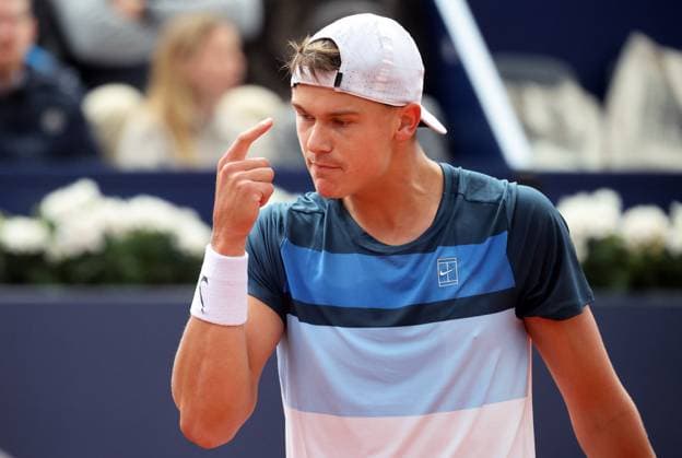 Barcelona Open Banc Sabadell 2025 - Day Three Holger Rune plays during the match against Sebastian Baez on Day Three of the Barcelona Open Banc Sabadell, 72nd Conde de Godo Trophy, at the Real Club Tennis Barcelona 1899, in Barcelona, Spain, on April 16, 2025. Barcelona Barcelona Spain  Copyright: xUrbanandsportx originalFilename:urbanandsport-runevbae250416_nplFd.jpg