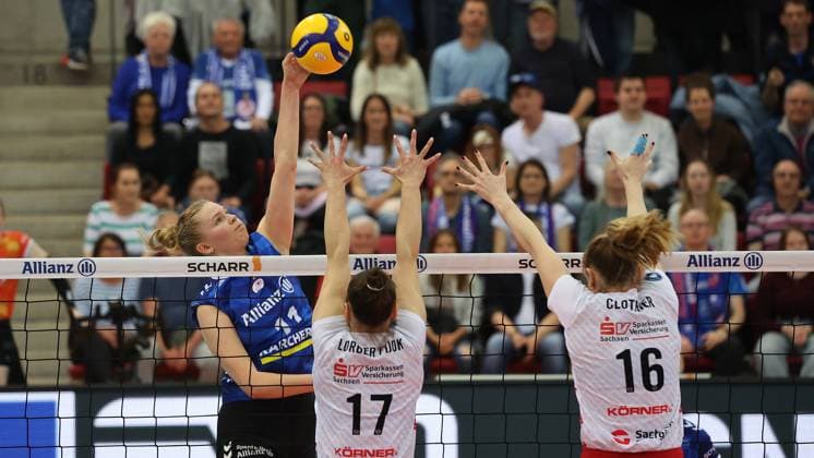Stuttgart , Volleyball Frauen Bundesliga PlayOffs Halbfinale Spiel 3 , Allianz MTV Stuttgart vs. Dresdner SC , links: Pauline Martin ( Stgt )