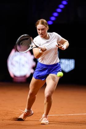 im Bild Ella Seidel Tatjana Maria GER vs Ella Seidel GER GER, Porsche Tennis Grand Prix GP Stuttgart 2025, WTA500, 16.04.2025 GER, Porsche Tennis Grand Prix GP Stuttgart 2025, WTA500, 16.04.2025 Stuttgart Copyright: xEibner-Pressefoto RogerxBuerkex EP