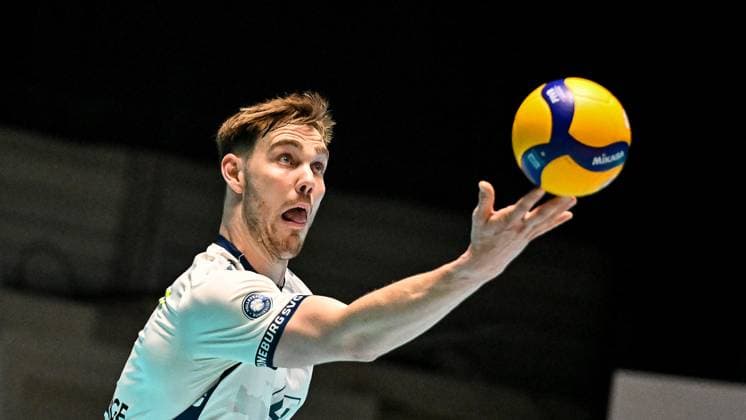 GER, VBL, VfB Friedrichshafen vs SVG Lüneburg 16.04.2025, Spacetech Arena, Friedrichshafen, GER, VBL, VfB Friedrichshafen vs SVG Lüneburg, im Bild Simon Torwie (Lueneburg, 1)
