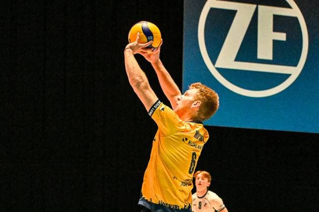 GER, VBL, VfB Friedrichshafen vs SVG Lüneburg 16.04.2025, Spacetech Arena, Friedrichshafen, GER, VBL, VfB Friedrichshafen vs SVG Lüneburg, im Bild Gage Worsley (Lueneburg, 6)
