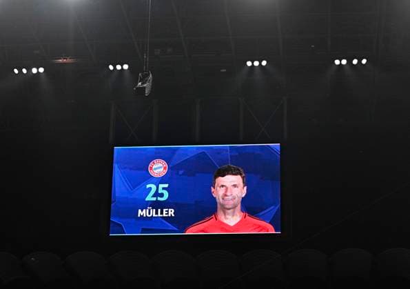 16.04.2025, Fussball UEFA Championsleague 2024 2025: Viertelfinale Rückspiel, Inter Mailand - FC Bayern München, im Giuseppe Meazza Stadion (Mailand), Thomas Müller (FC Bayern München) der Kapitän auf der Anzeigetafel-