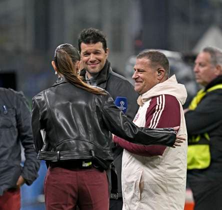 16.04.2025, Fussball UEFA Championsleague 2024 2025: Viertelfinale Rückspiel, Inter Mailand - FC Bayern München, im Giuseppe Meazza Stadion (Mailand), TV Experte Michael Ballack, TV Moderatorin Laura Wontorra und Sportvorstand Max Eberl (Bayern München)