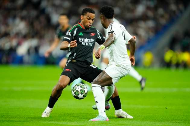 Real Madrid C.F. v Arsenal FC - UEFA Champions League 2024 25 Quarter Final Second Leg Jurrien Timber right-back of Arsenal and Netherlands and Vinicius Junior left winger of Real Madrid and Brazil compete for the ball during the UEFA Champions League 2024 25 Quarter Final Second Leg match between Real Madrid C.F. and Arsenal FC at Estadio Santiago Bernabeu on April 16, 2025 in Madrid, Spain. Madrid Spain  Copyright: xJosexBretonx originalFilename:bretonhernandez-realmadr250416_npA6J.jpg