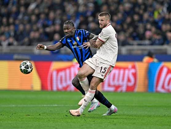 16.04.2025, Fussball UEFA Championsleague 2024 2025: Viertelfinale Rückspiel, Inter Mailand - FC Bayern München, im Giuseppe Meazza Stadion (Mailand), v.l. Marcus Thuram (Inter Mailand) gegen Eric Dier (FC Bayern München)