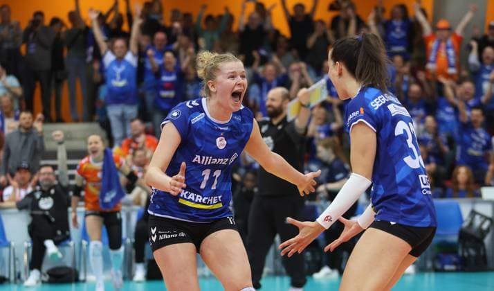 Stuttgart , Volleyball Frauen Bundesliga PlayOffs Halbfinale Spiel 3 , Allianz MTV Stuttgart vs. Dresdner SC , von links: Pauline Martin Maria Segura Palleres ( Stgt )