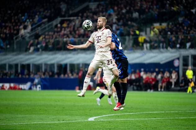 Konrad Laimer (FC Bayern Muenchen, 27) im Zweikampf mit Benjamin Pavard (Inter Mailand, 28), ITA, Inter Mailand vs FC Bayern Muenchen, Fussball, UEFA Champions League, Viertelfinale Rueckspiel, Saison 2024 2025, 16.04.2025 ITA, Inter Mailand vs FC Bayern Muenchen, Fussball, UEFA Champions League, Viertelfinale Rueckspiel, Saison 2024 2025, 16.04.2025 Milano Copyright: xEibner-Pressefoto Memmlerx EP_MMR