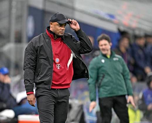 16.04.2025, Fussball UEFA Championsleague 2024 2025: Viertelfinale Rückspiel, Inter Mailand - FC Bayern München, im Giuseppe Meazza Stadion (Mailand), Trainer Vincent Kompany (FC Bayern München)