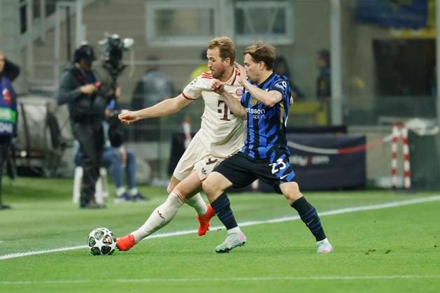 v.l. Harry Kane (FC Bayern Muenchen, 9) und Nicolo Barella (Inter Mailand, 23) 16.04.2025, Fussball, UEFA Champions League, Viertelfinale Rueckspiel, Inter Mailand - Bayern Muenchen, ITA, Mailand, San Siro. Copyright: HMBxMedia xHeikoxBecker
