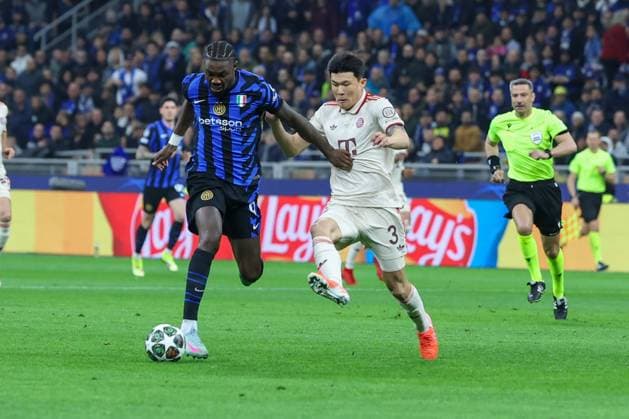 Marcus Thuram 9 (Inter Mailand) und Minjae Kim (FC Bayern Muenchen) v-l im Zweikampf, Inter Mailand vs. FC Bayern Muenchen, Fussball, Champions League, Viertelfinale, Rueckspiel, 16.04.2025