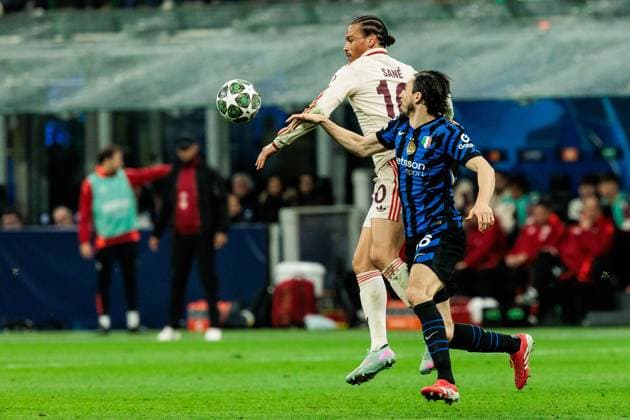 UEFA Champions League Viertelfinale: Inter Mailand - FC Bayern München; 16.04.2025 Zweikampf Leroy Sane (FC Bayern München, 10), Matteo Darmian (Inter Mailand, 36) UEFA Champions League Viertelfinale Rückspiel: Inter Mailand - FC Bayern München, Mailand, San Siro am 16.04.2025 Copyright: xBEAUTIFULxSPORTS Wunderlx
