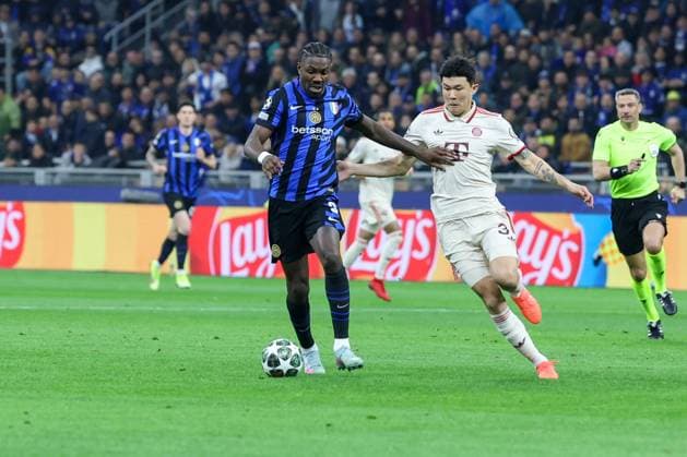 Marcus Thuram 9 (Inter Mailand) und Minjae Kim (FC Bayern Muenchen) v-l im Zweikampf, Inter Mailand vs. FC Bayern Muenchen, Fussball, Champions League, Viertelfinale, Rueckspiel, 16.04.2025