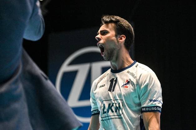 GER, VBL, VfB Friedrichshafen vs SVG Lüneburg 16.04.2025, Spacetech Arena, Friedrichshafen, GER, VBL, VfB Friedrichshafen vs SVG Lüneburg, im Bild Xander Ketrzynski (Lueneburg, 11), Jubel nach Monsterblock