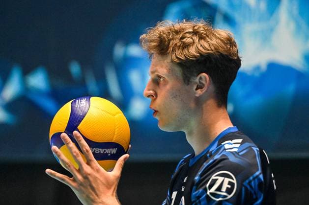 GER, VBL, VfB Friedrichshafen vs SVG Lüneburg 16.04.2025, Spacetech Arena, Friedrichshafen, GER, VBL, VfB Friedrichshafen vs SVG Lüneburg, im Bild Simon Tabermann Uhrenholt (Friedrichshafen, 18)