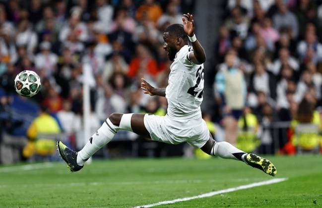 Antonio Rüdiger of Real Madrid fails to get on the end of a cross Real Madrid v Arsenal, UEFA Champions League, Quarter-Finals, 2nd Leg, Football, Santiago Bernabu Stadium, Madrid, Spain - 16 Apr 2025 EDITORIAL USE ONLY No use with unauthorised audio, video, data, fixture lists, club league logos or live services. Online in-match use limited to 120 images, no video emulation. No use in betting, games or single club league player publications.  Copyright: xRubenxAlbarran Shutterstockx 15253938aw