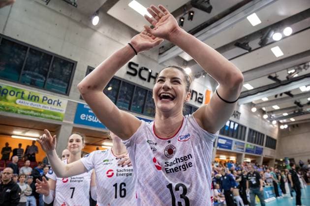 Stamatia Kyparissi (Dresdner SC, 13) - Freude, Jubel, Lachen, sichtlich erleichtert GER, Allianz MTV Stuttgart - Dresdner SC, Volleyball Bundesliga, VBL, Spielzeit 2024 2025, 16.04.2025 GER, Allianz MTV Stuttgart - Dresdner SC, Volleyball Bundesliga, VBL, Spielzeit 2024 2025, 16.04.2025 Stuttgart Copyright: xSandyxDinkelackerx EP_SDR
