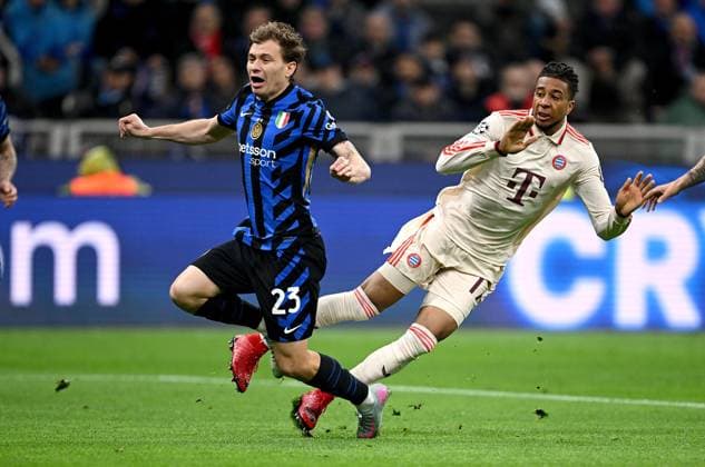 FUSSBALL CHAMPIONS LEAGUE SAISON 2024 2025 Viertelfinal Rueckspiel Inter Mailand - FC Bayern Muenchen 16.04.2025 Nicolo Barella (li, Inter Mailand) gegen Michael Olise (re., FC Bayern Muenchen)