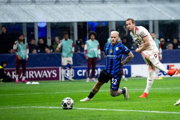 Harry Kane (FC Bayern Muenchen, 09) trifft das Tor zum 0:1, daneben Federico Dimarco (Inter Mailand, 32), ITA, Inter Mailand vs FC Bayern Muenchen, Fussball, UEFA Champions League, Viertelfinale Rueckspiel, Saison 2024 2025, 16.04.2025 ITA, Inter Mailand vs FC Bayern Muenchen, Fussball, UEFA Champions League, Viertelfinale Rueckspiel, Saison 2024 2025, 16.04.2025 Milano Copyright: xEibner-Pressefoto Memmlerx EP_MMR