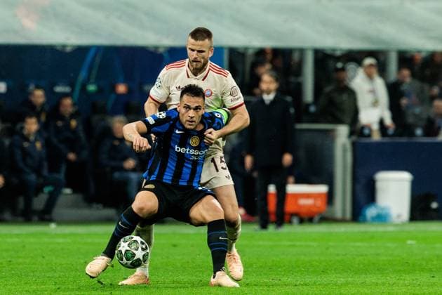 UEFA Champions League Viertelfinale: Inter Mailand - FC Bayern München; 16.04.2025 Zweikampf Lautaro Martinez (Inter Mailand, 10), Eric Dier (FC Bayern München, 15) UEFA Champions League Viertelfinale Rückspiel: Inter Mailand - FC Bayern München, Mailand, San Siro am 16.04.2025 Copyright: xBEAUTIFULxSPORTS Wunderlx